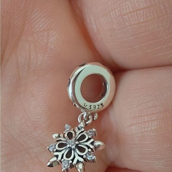 925 Sterling Silver Snowflake Charm - Picture 8 of 9